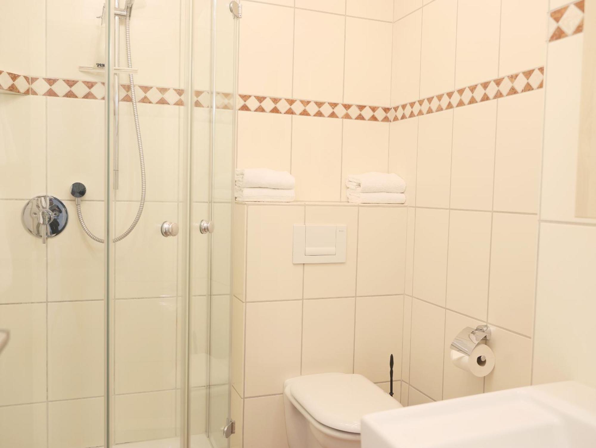 Appartementhaus In Zentraler Aber Ruhiger Lage *